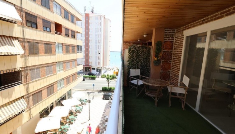 Resale - Apartment - Torrevieja - Acequion