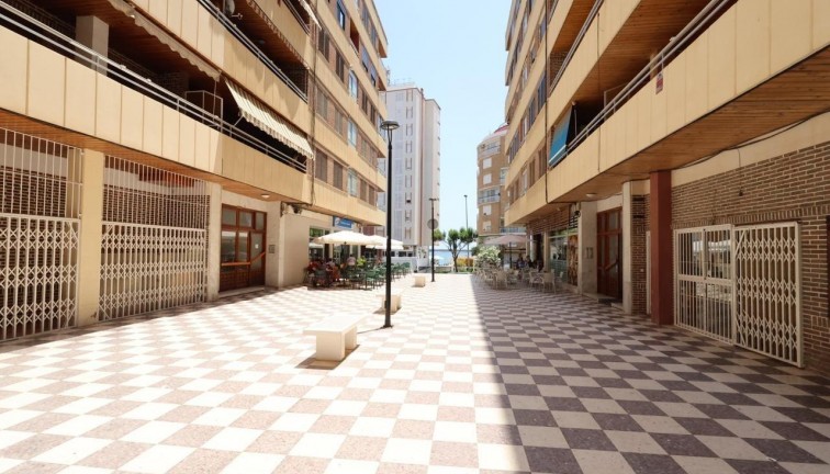 Resale - Apartment - Torrevieja - Acequion