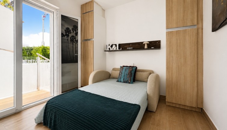 Resale - Chalet - Orihuela Costa - Villamartín