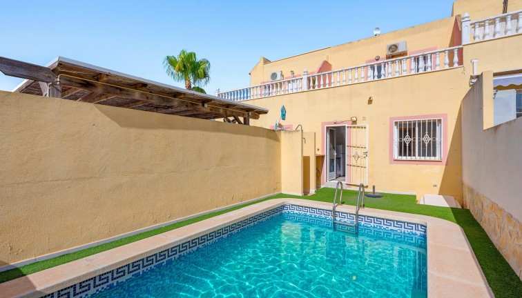 Jälleenmyynti - Erillistalo - Orihuela Costa - Villamartín