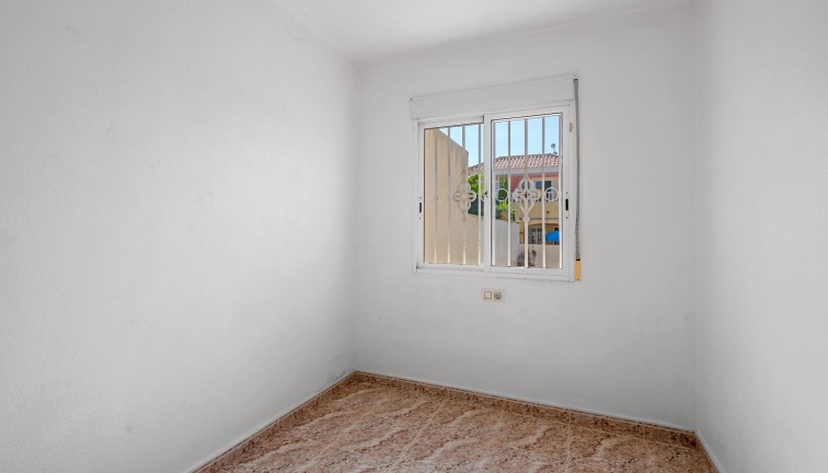Jälleenmyynti - Erillistalo - Orihuela Costa - Villamartín