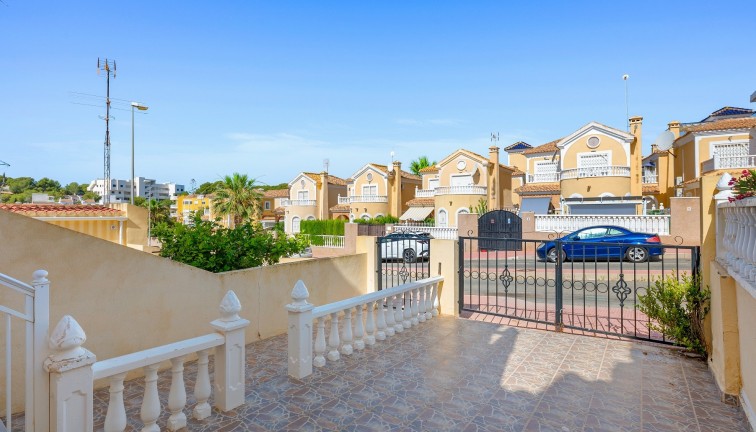 Jälleenmyynti - Erillistalo - Orihuela Costa - Villamartín