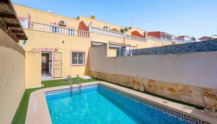 Jälleenmyynti - Erillistalo - Orihuela Costa - Villamartín