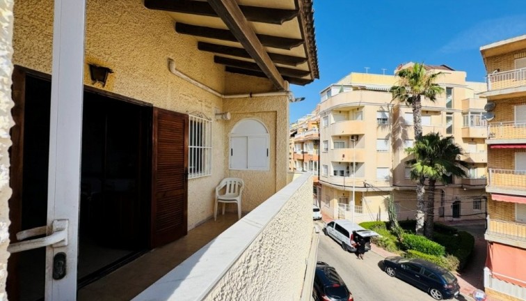 Reventa - Apartamento dúplex - La Mata - LA MATA
