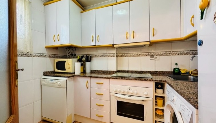 Resale - Apartment - Torrevieja - Aguas Nuevas