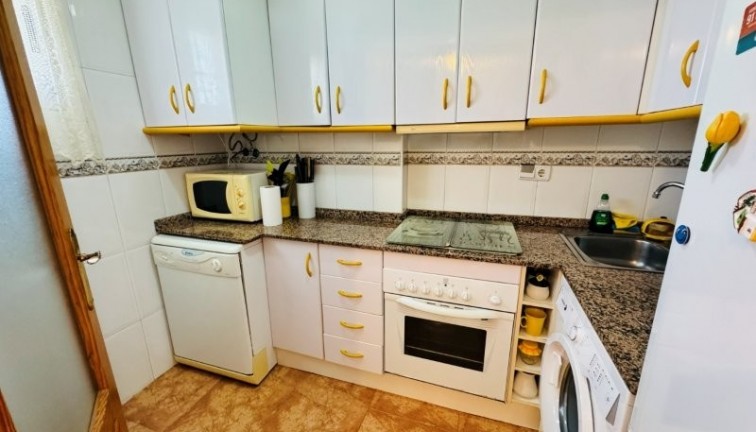 Resale - Apartment - Torrevieja - Aguas Nuevas