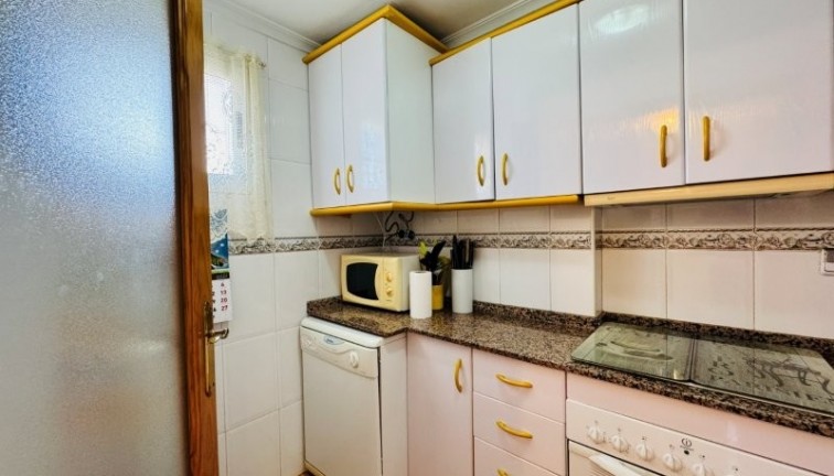 Resale - Apartment - Torrevieja - Aguas Nuevas
