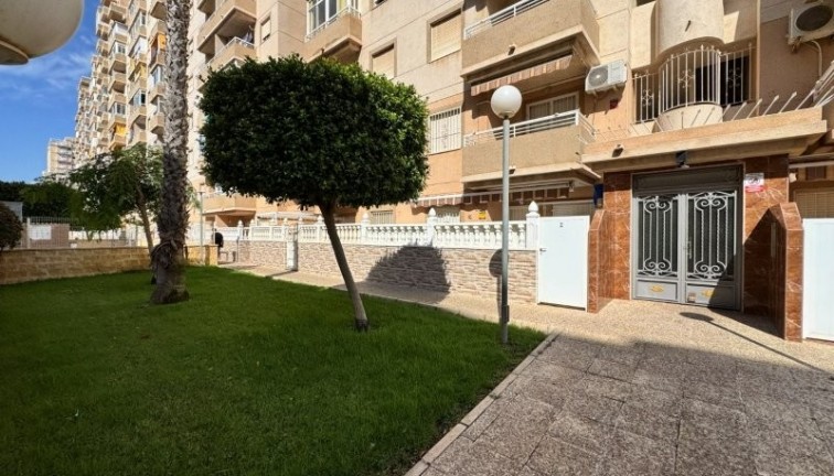 Resale - Apartment - Torrevieja - Aguas Nuevas