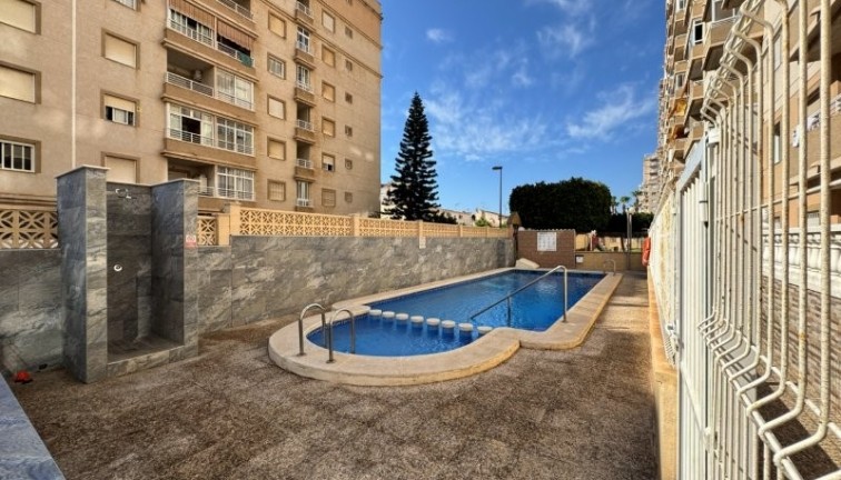 Resale - Apartment - Torrevieja - Aguas Nuevas