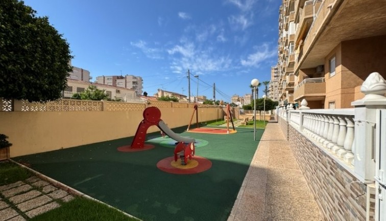 Resale - Apartment - Torrevieja - Aguas Nuevas