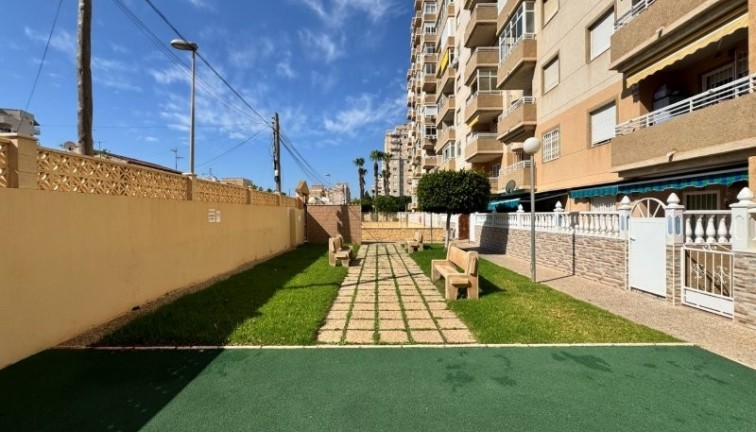 Resale - Apartment - Torrevieja - Aguas Nuevas