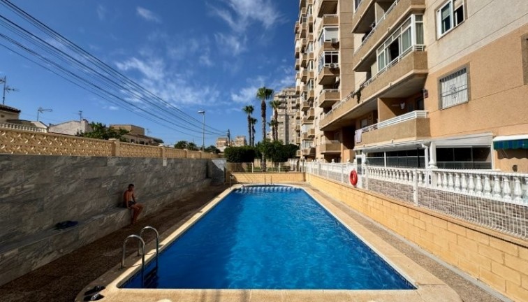Resale - Apartment - Torrevieja - Aguas Nuevas