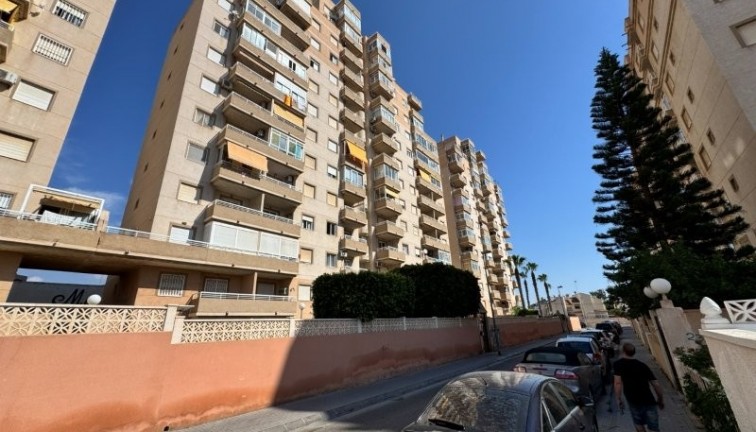 Resale - Apartment - Torrevieja - Aguas Nuevas