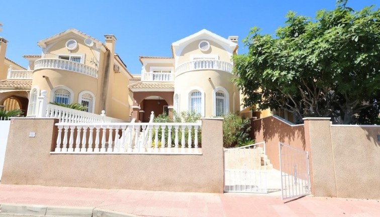 Resale - Chalet - Orihuela Costa - Villamartín