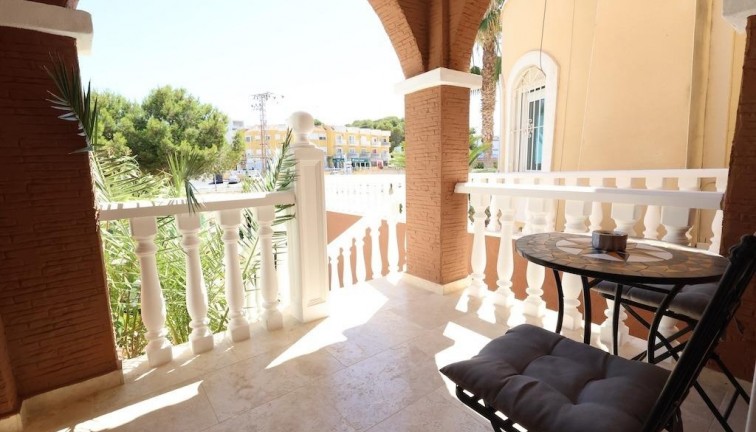 Resale - Chalet - Orihuela Costa - Villamartín