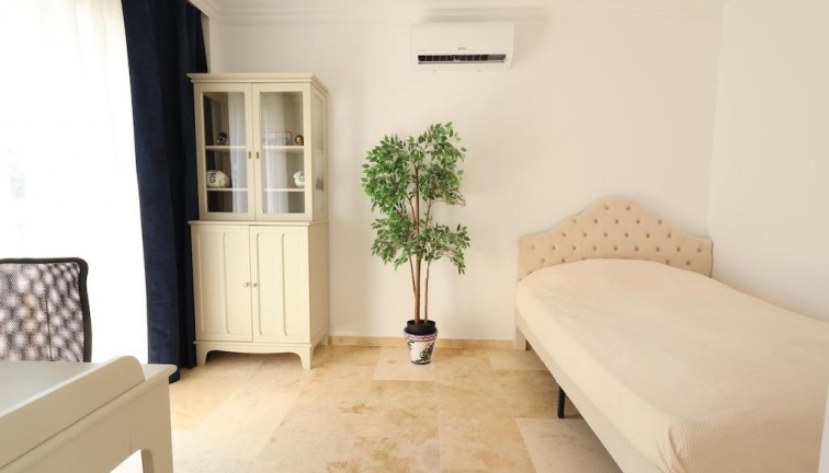 Resale - Chalet - Orihuela Costa - Villamartín