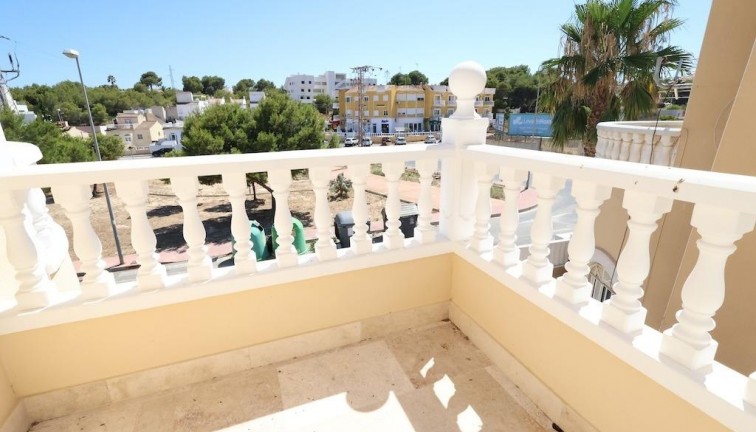 Resale - Chalet - Orihuela Costa - Villamartín