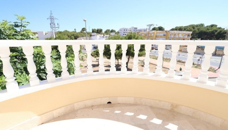 Resale - Chalet - Orihuela Costa - Villamartín