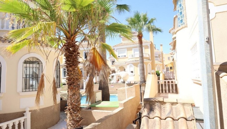 Resale - Chalet - Orihuela Costa - Villamartín