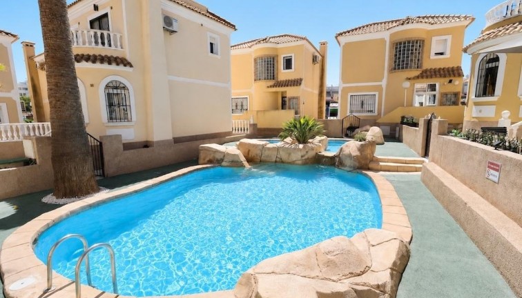 Resale - Chalet - Orihuela Costa - Villamartín