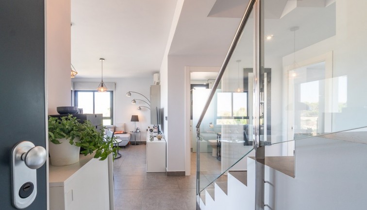Reventa - Apartamento dúplex - Villamartín