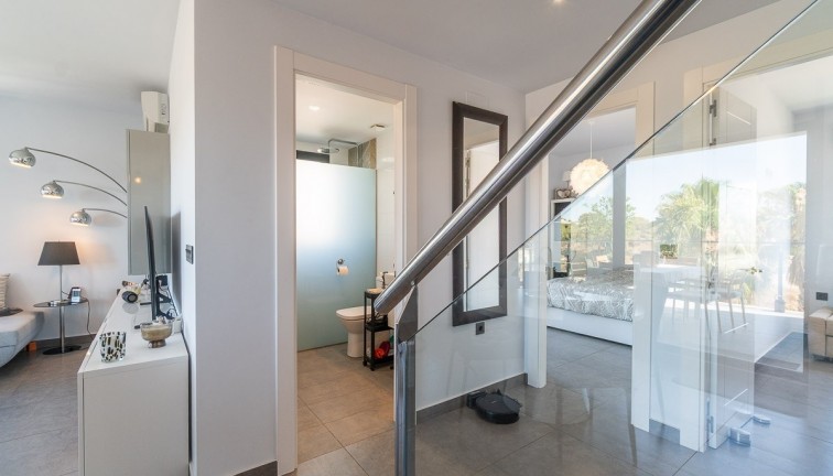 Reventa - Apartamento dúplex - Villamartín