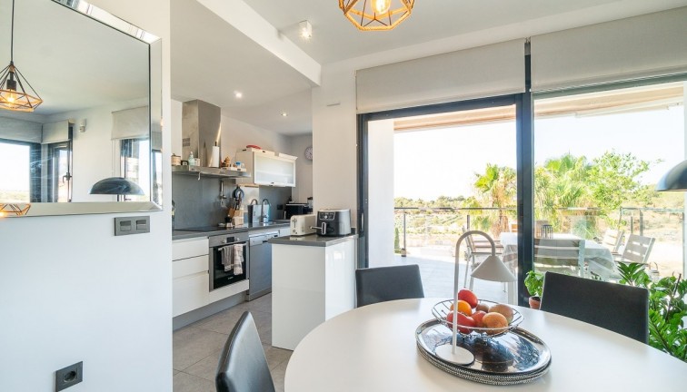 Reventa - Apartamento dúplex - Villamartín