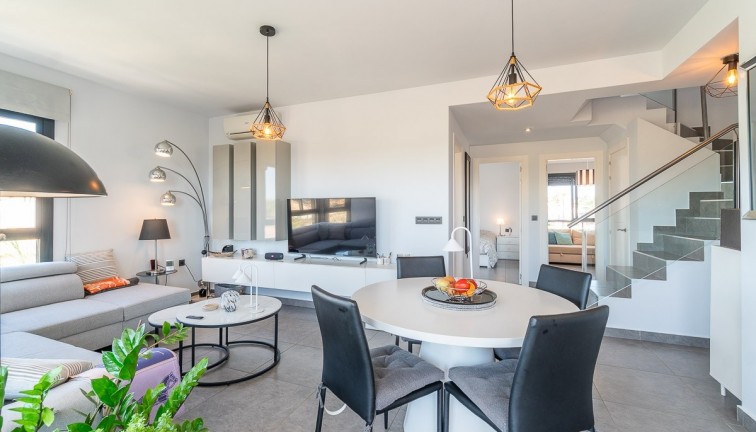 Reventa - Apartamento dúplex - Villamartín