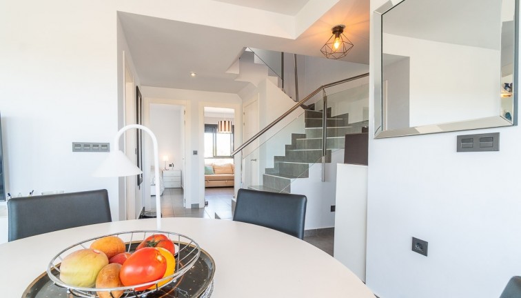Reventa - Apartamento dúplex - Villamartín
