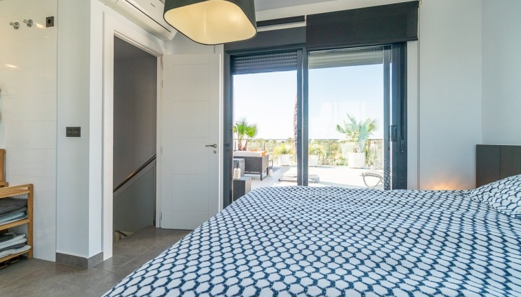 Reventa - Apartamento dúplex - Villamartín