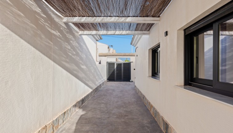 Resale - Chalet - Torrevieja - El chaparral