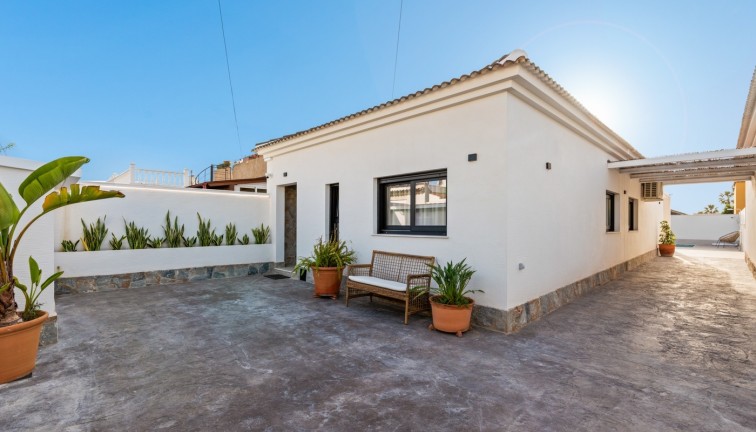 Resale - Chalet - Torrevieja - El chaparral