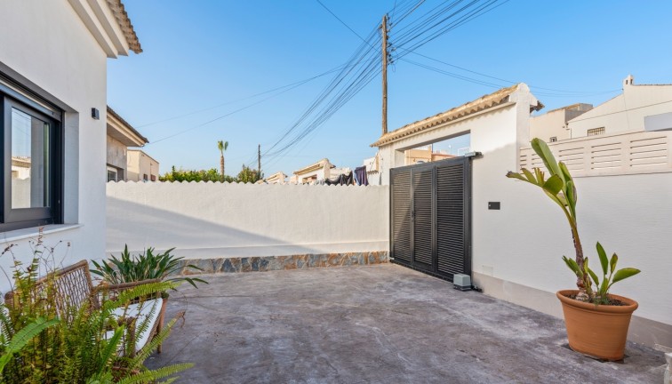 Resale - Chalet - Torrevieja - El chaparral