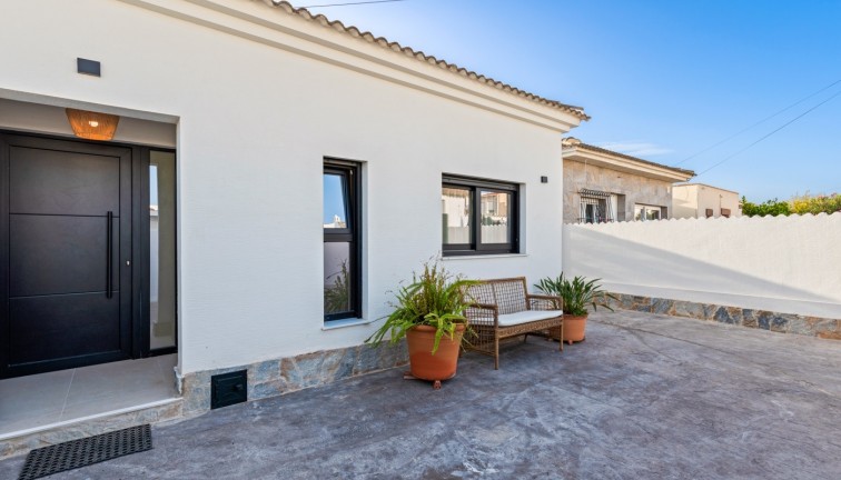 Resale - Chalet - Torrevieja - El chaparral