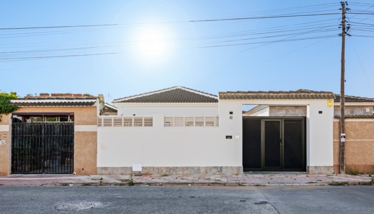 Resale - Chalet - Torrevieja - El chaparral