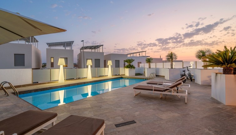 Jälleenmyynti - Erillistalo - Orihuela Costa - Villamartín