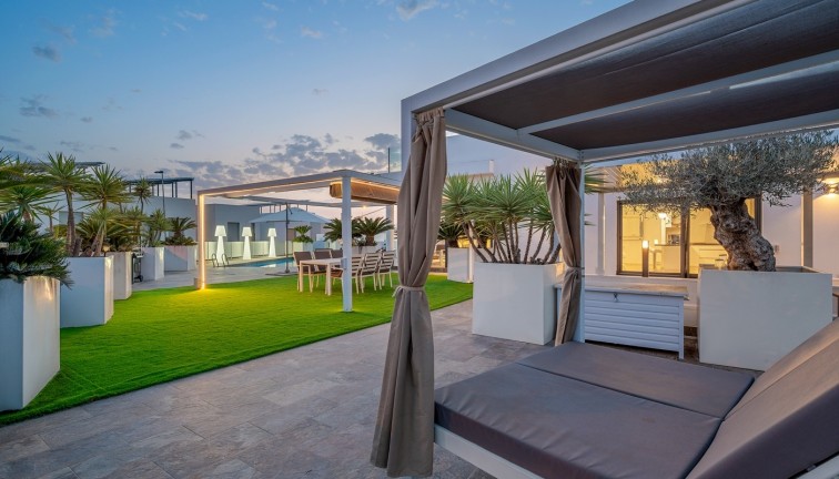 Jälleenmyynti - Erillistalo - Orihuela Costa - Villamartín