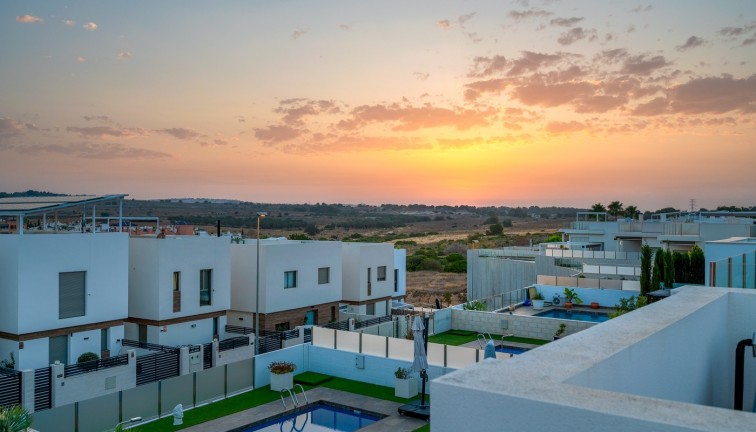 Jälleenmyynti - Erillistalo - Orihuela Costa - Villamartín