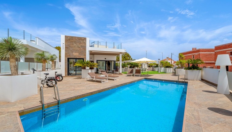 Jälleenmyynti - Erillistalo - Orihuela Costa - Villamartín