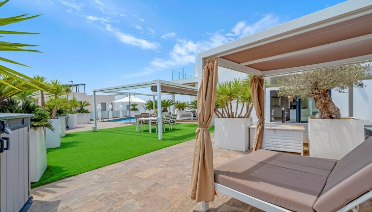 Jälleenmyynti - Erillistalo - Orihuela Costa - Villamartín
