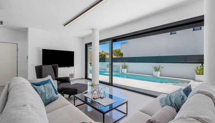 Resale - Chalet - Guardamar del Segura