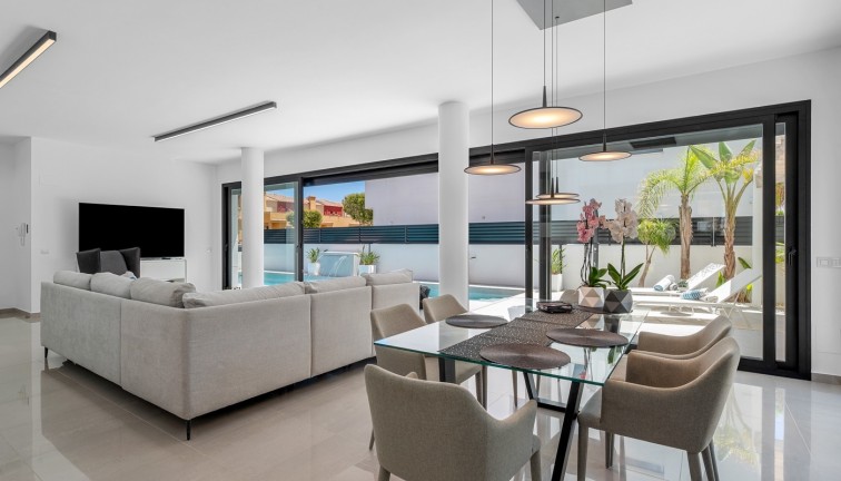 Resale - Chalet - Guardamar del Segura