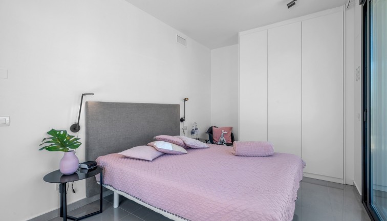 Resale - Chalet - Guardamar del Segura