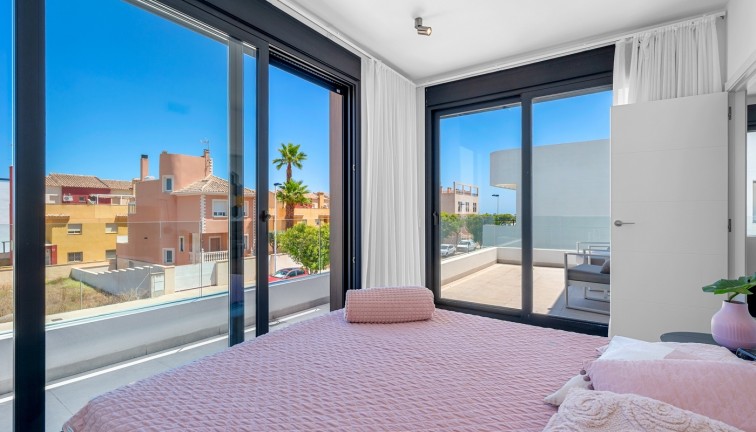 Resale - Chalet - Guardamar del Segura