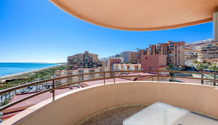 Resale - Apartment - Arenales del Sol - Segunda linea playa