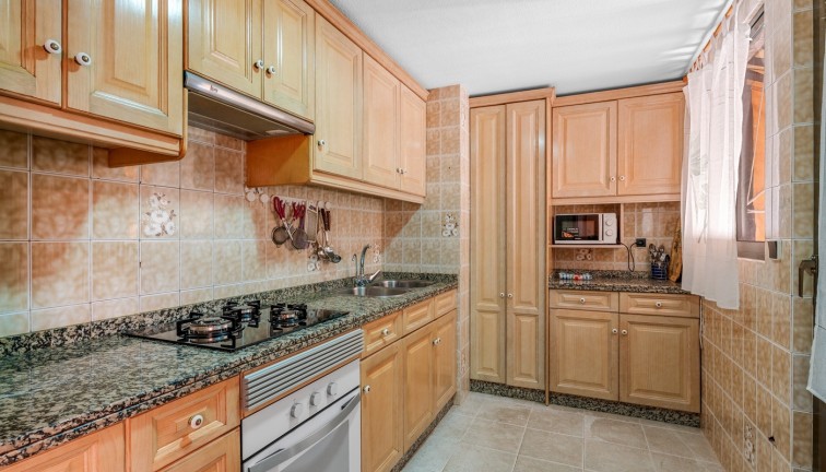 Resale - Apartment - Arenales del Sol - Segunda linea playa