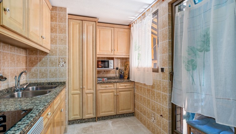 Resale - Apartment - Arenales del Sol - Segunda linea playa