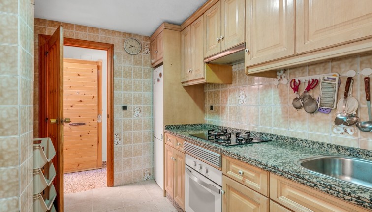 Resale - Apartment - Arenales del Sol - Segunda linea playa