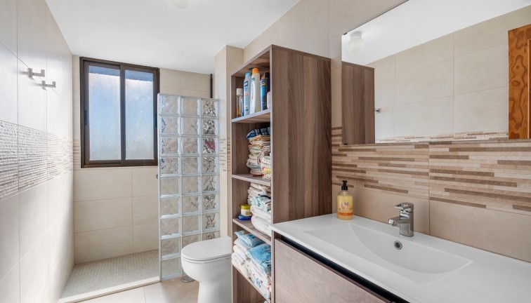 Resale - Apartment - Arenales del Sol - Segunda linea playa