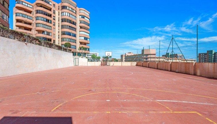 Resale - Apartment - Arenales del Sol - Segunda linea playa